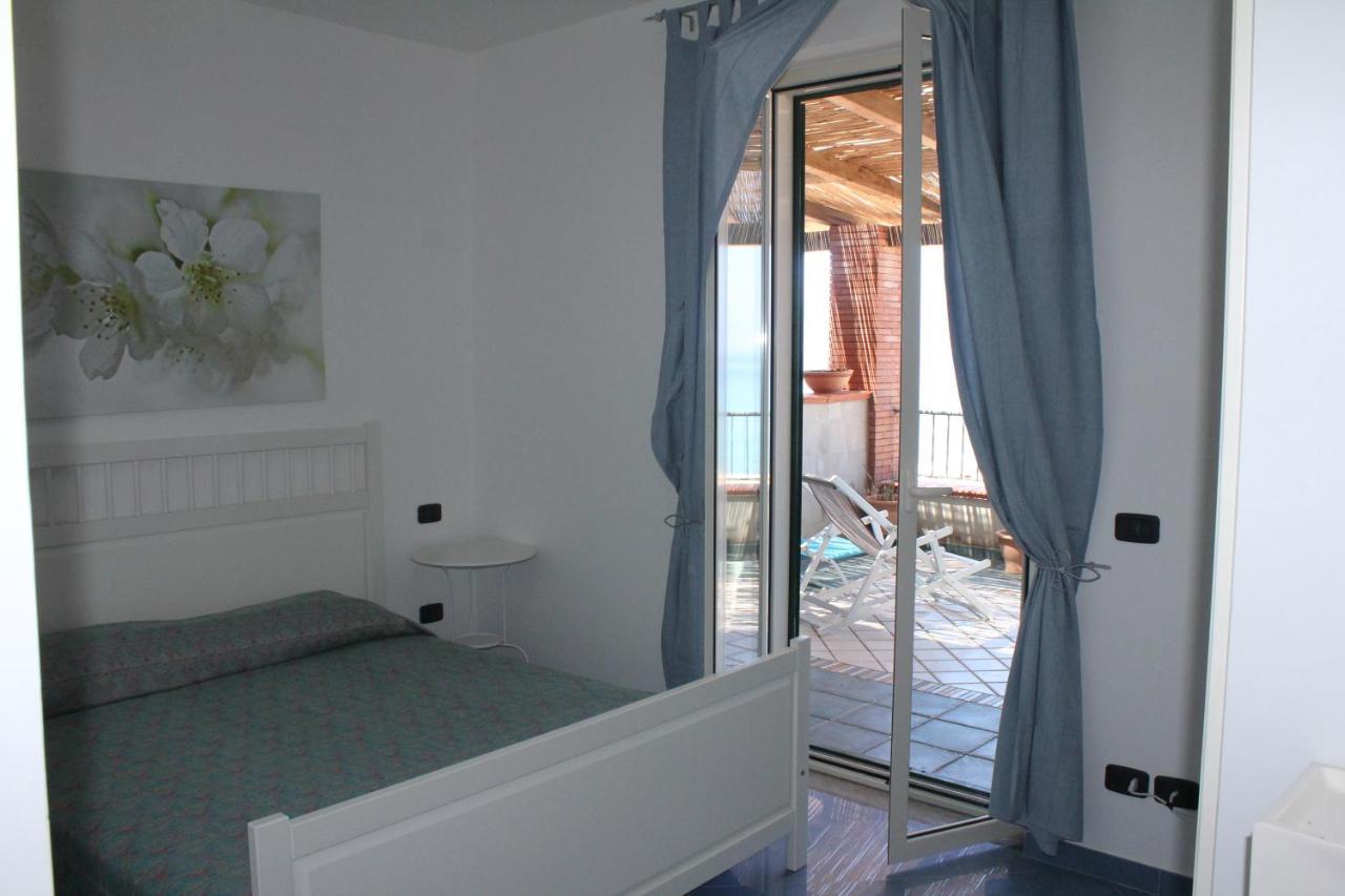 Waikiki Beach Apartments Santa Maria di Castellabate Eksteriør bilde