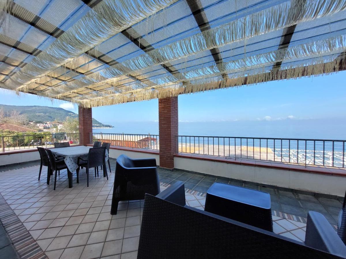 Waikiki Beach Apartments Santa Maria di Castellabate Eksteriør bilde
